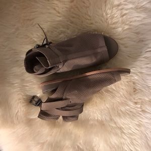 Vince Camuto Sandals